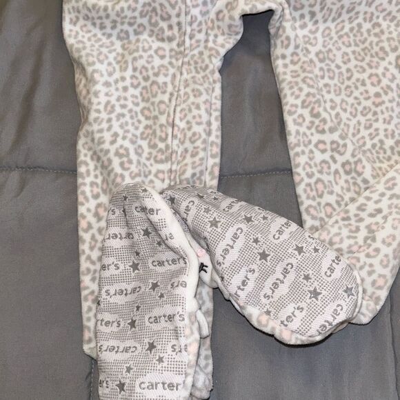 5t Carter’s cheetah print fleece footed pajama - Picture 4 of 4